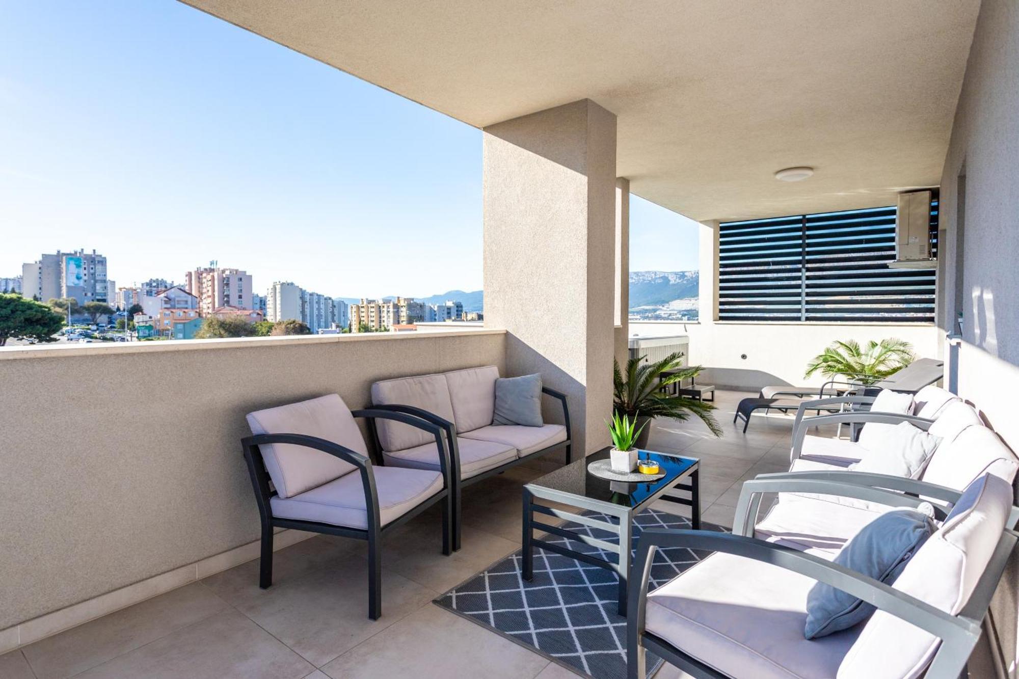 New Luxury 3-Bedroom Penthouse With Huge Terrace 斯普利特 外观 照片