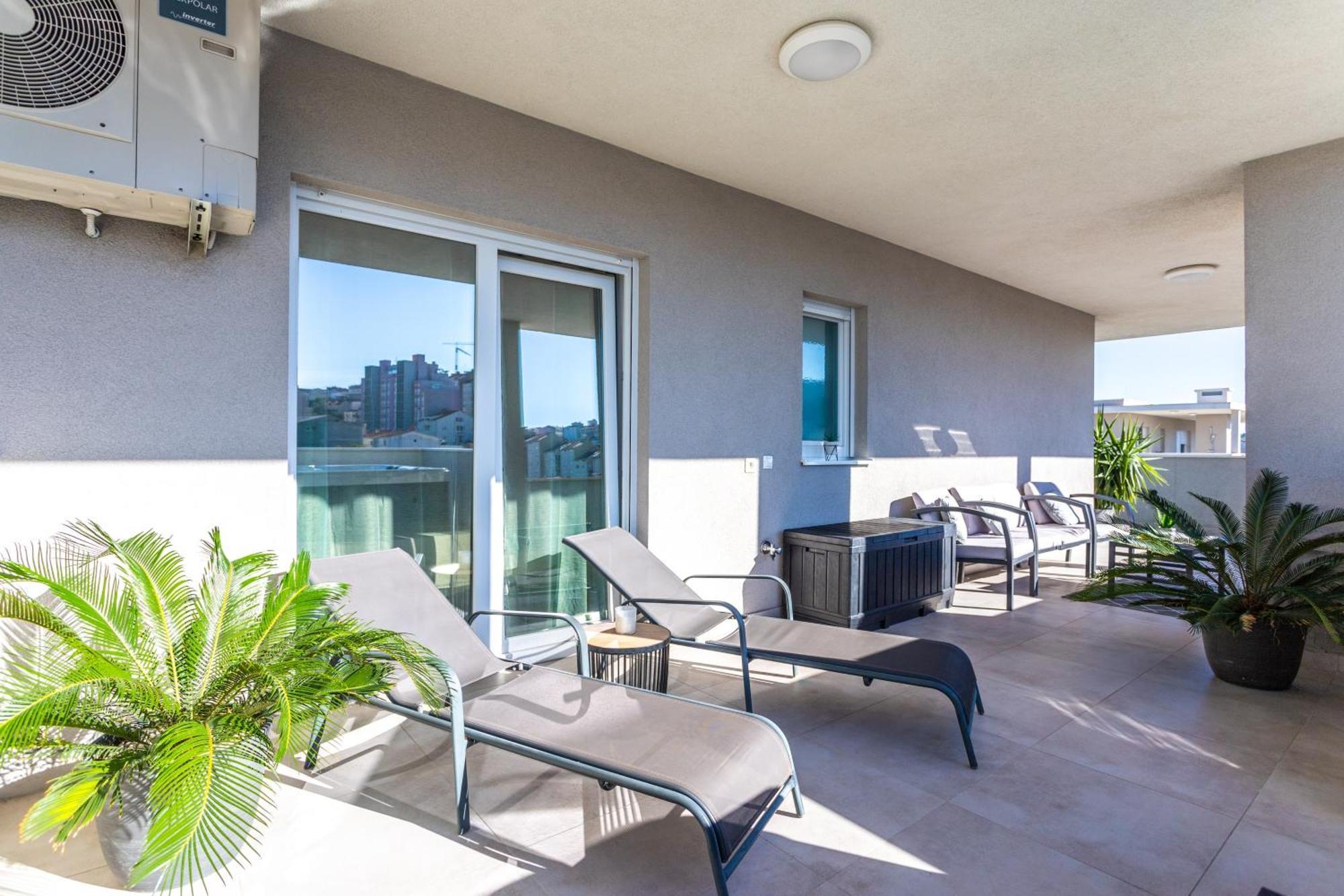 New Luxury 3-Bedroom Penthouse With Huge Terrace 斯普利特 外观 照片
